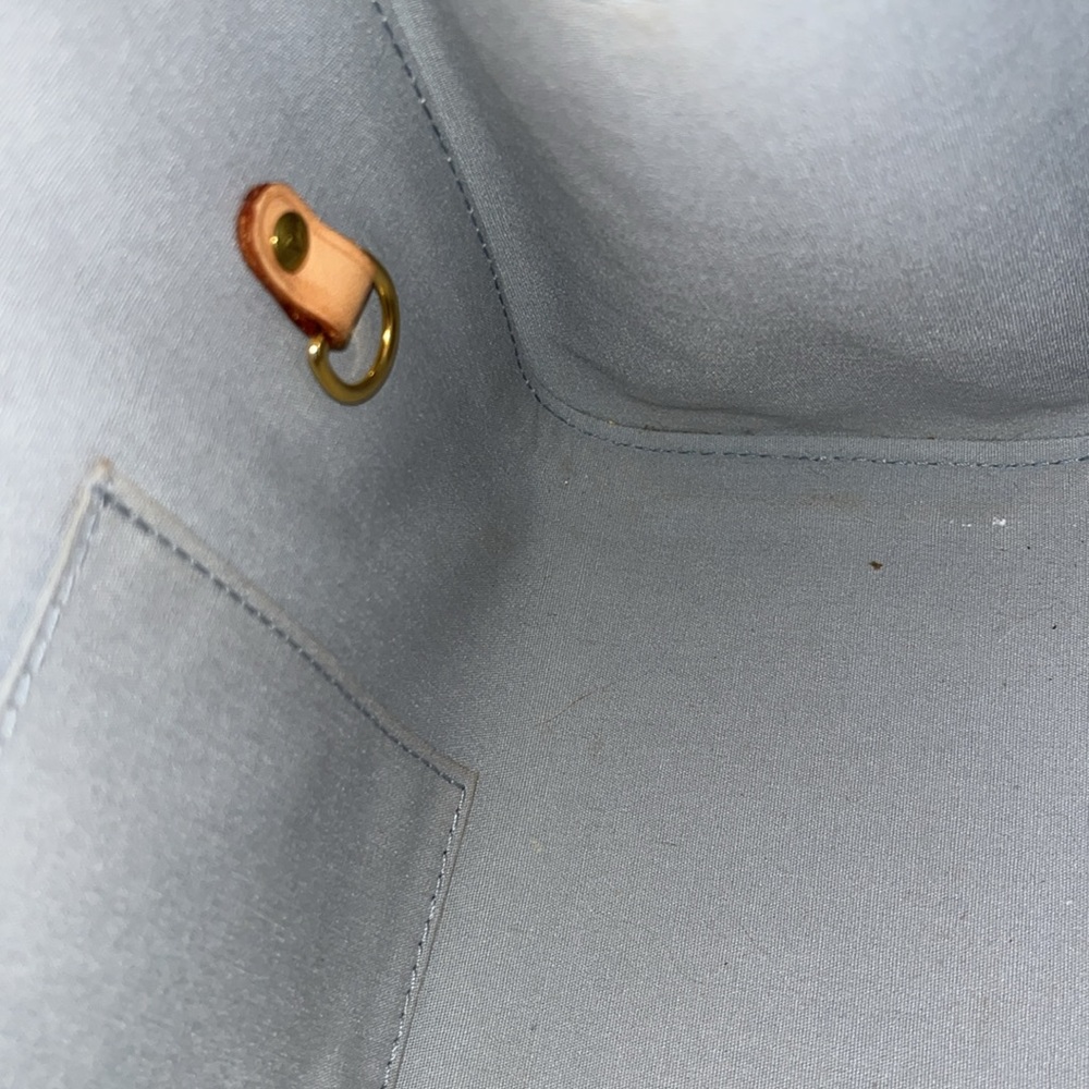 Louis Vuitton - Picture 11 of 15